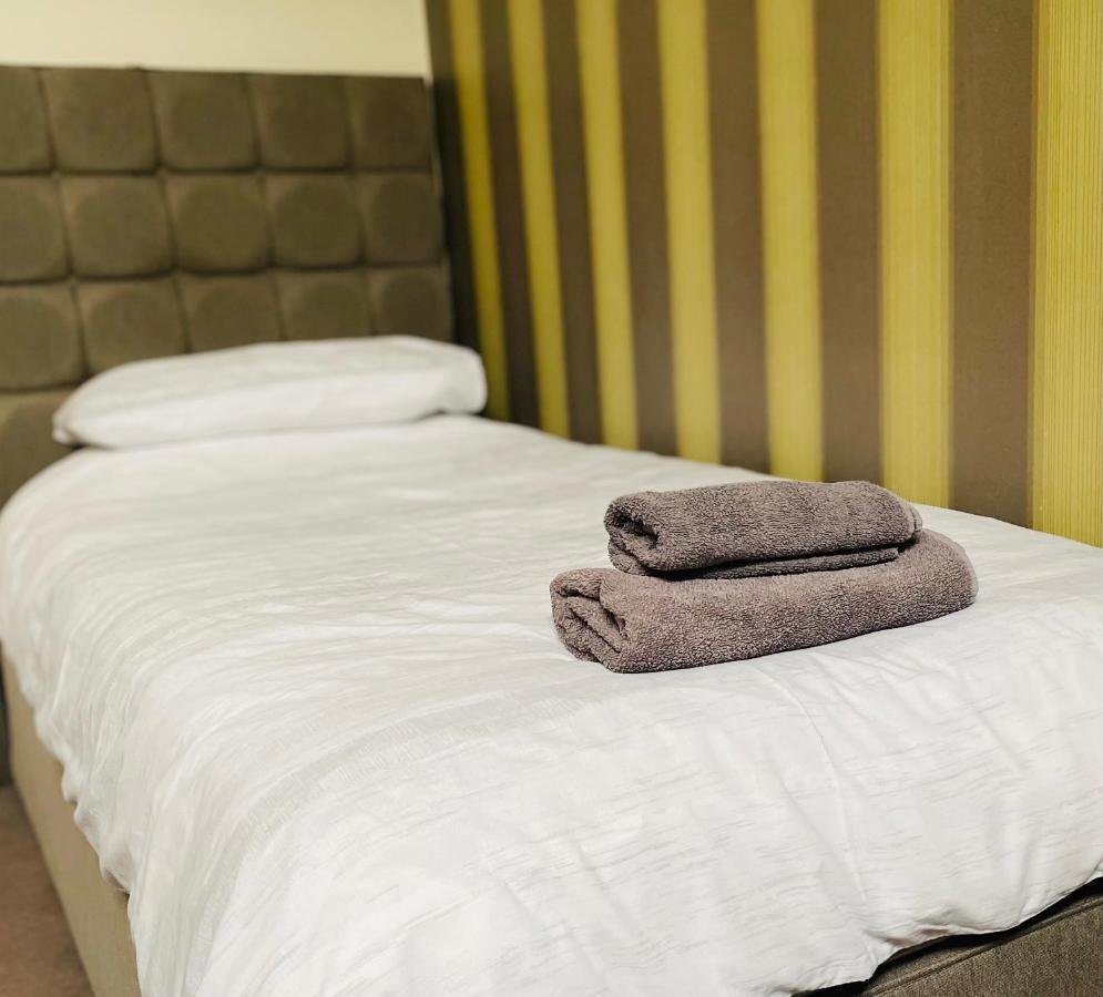 The Stag Hotel Northwood  Bagian luar foto
