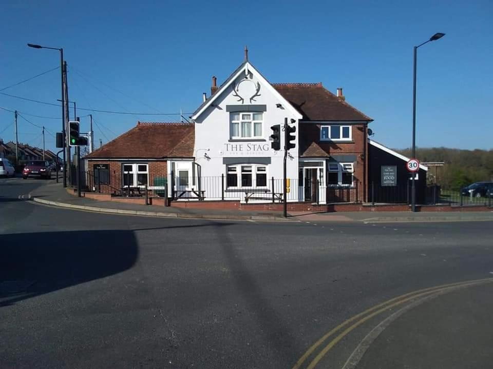The Stag Hotel Northwood  Bagian luar foto